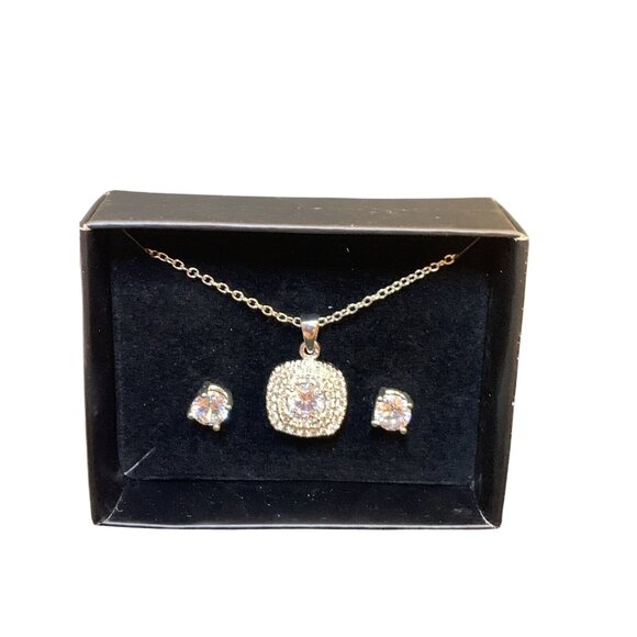 Avon Silver Tone CZ Elegant Necklace And Earring Gift Set (1562) - Picture 2 of 3